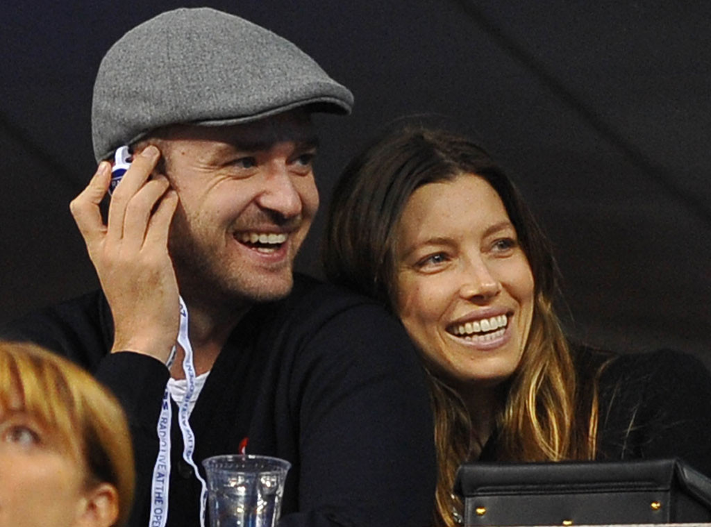 Pda Of The Day Justin Timberlake Amp Jessica Biel Get Cozy At